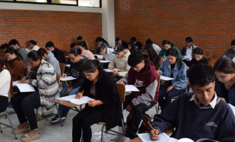 Más de dos mil jóvenes realizan examen de admisión en la UPNFM