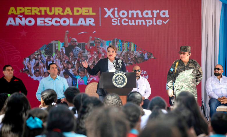 Xiomara Castro inaugura el año escolar 2025 y destaca avances en educación