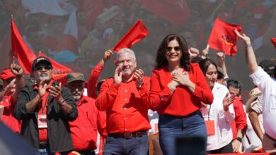 Rixi Moncada lanza su campaña presidencial con un llamado a la resistencia popular