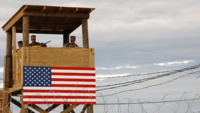 EE.UU. envía primer vuelo con migrantes detenidos a centro de detención en Guantánamo