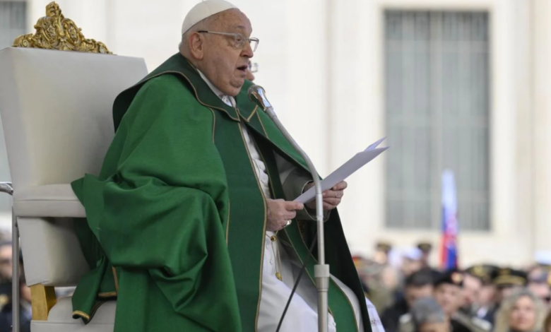 Papa Francisco critica deportaciones masivas en EE.UU. y llama a la Iglesia a defender a los migrantes