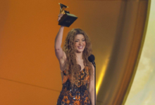 Shakira dedica su Grammy a la comunidad inmigrante en EE.UU.