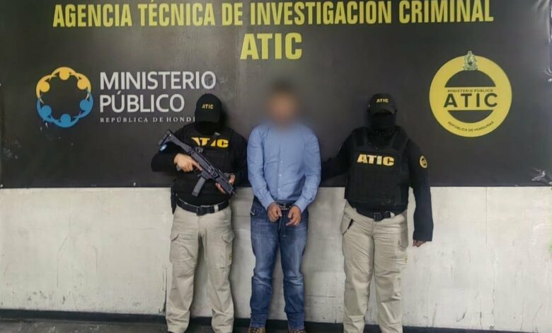 Capturan a abogado acusado de apropiación indebida y falsificación de documentos