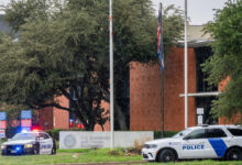 Sube a tres la cifra de muertos tras ataque armado en edificio de ICE en Texas