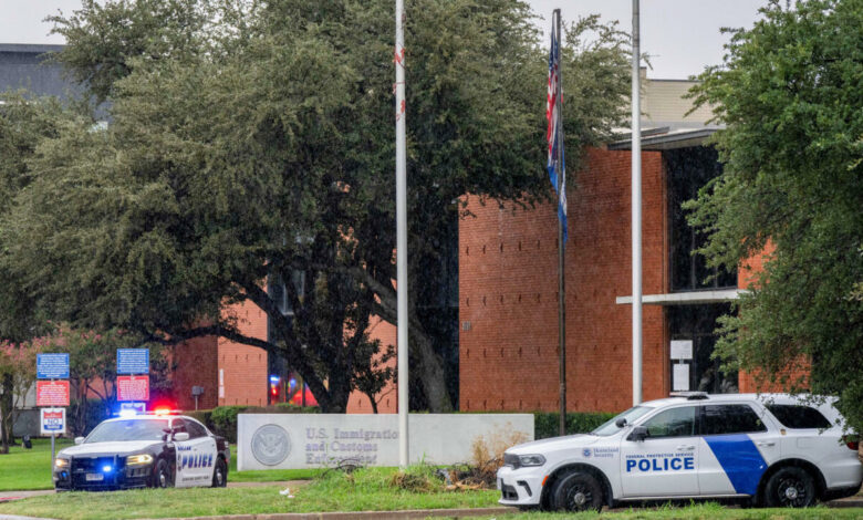 Sube a tres la cifra de muertos tras ataque armado en edificio de ICE en Texas